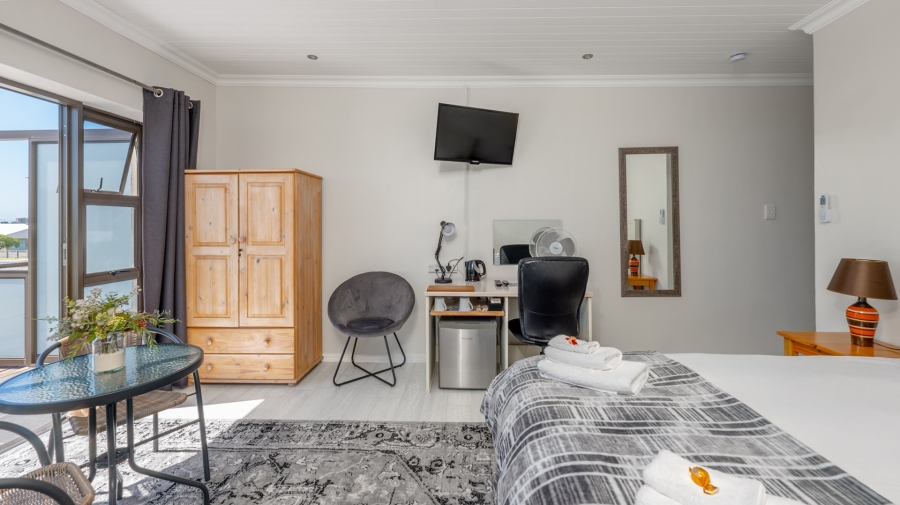 9 Bedroom Property for Sale in Struisbaai Western Cape